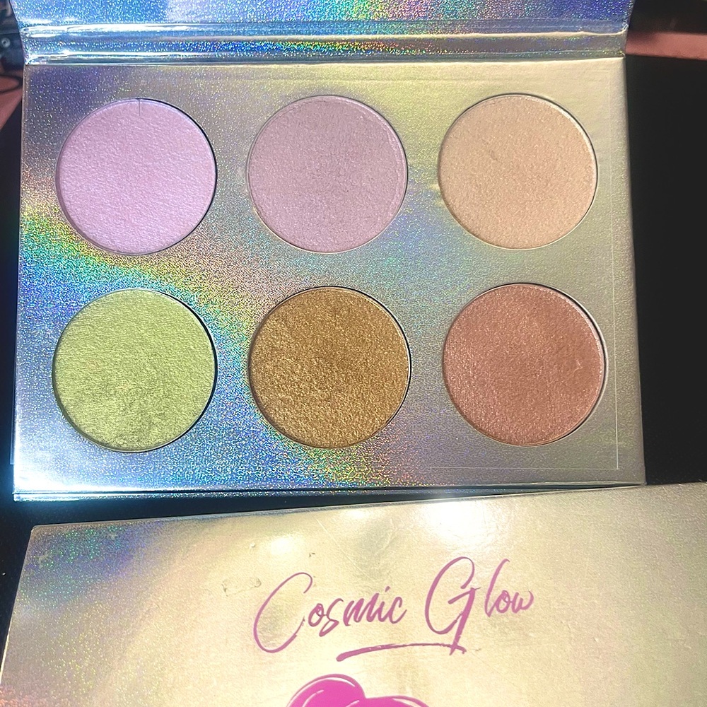 💫Brand New Cosmic Glow‎ highlighter palette🎨✨